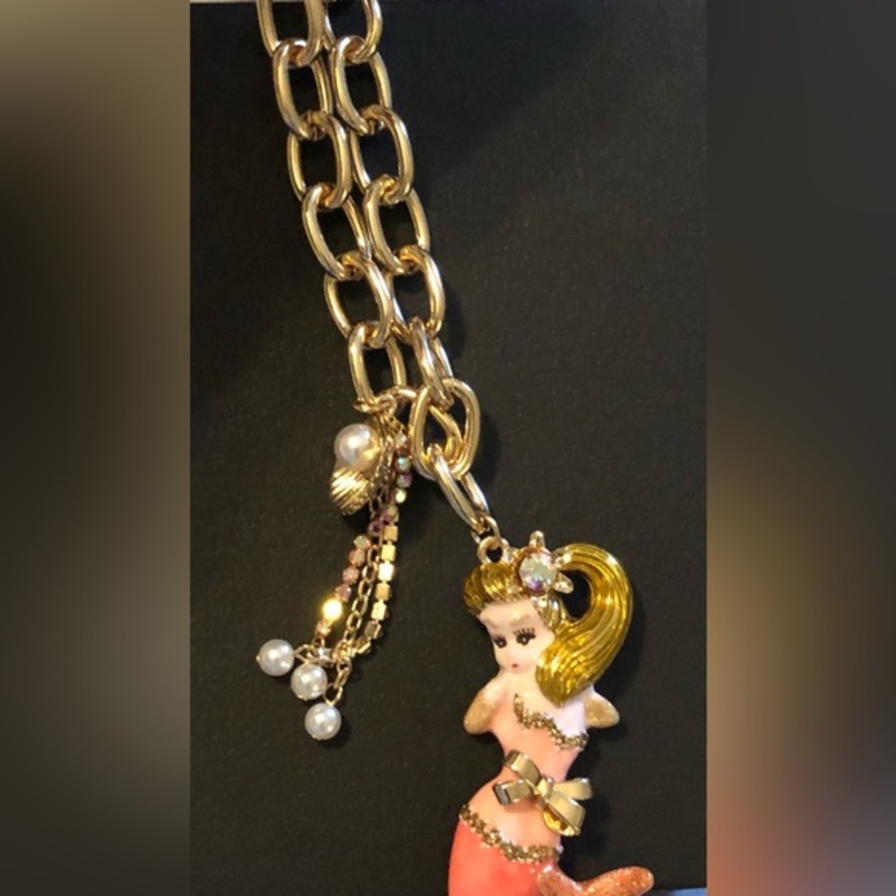 Betsey Johnson mermaid‎ and pearl in shell charm pendant necklace new